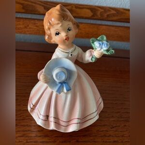 1960s Vintage Ceramic Girl holding hat flowers Music Box no marking ? sankyo